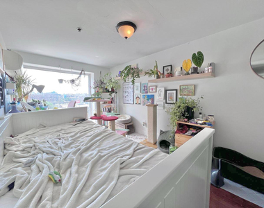 16 Meserole Street - Photo Thumbnail 8