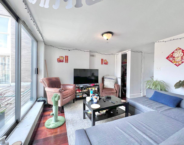 16 Meserole Street - Photo Thumbnail 13