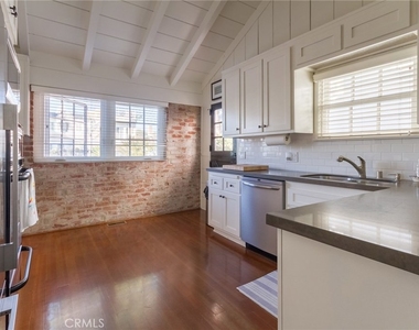 1905 E Balboa Boulevard - Photo Thumbnail 6
