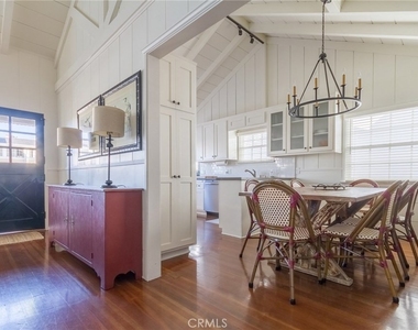 1905 E Balboa Boulevard - Photo Thumbnail 4