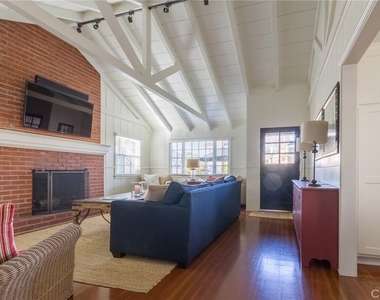 1905 E Balboa Boulevard - Photo Thumbnail 2