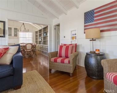 1905 E Balboa Boulevard - Photo Thumbnail 3