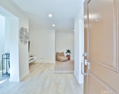 1529 Doheny Way - Photo Thumbnail 9