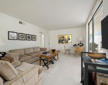 157 Desert Lakes Drive - Photo Thumbnail 10