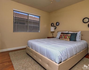 78225 Desert Fall Way - Photo Thumbnail 11
