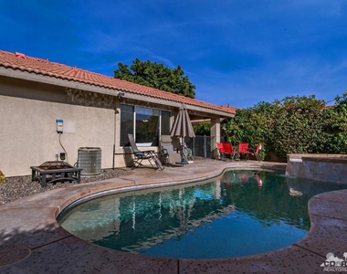 78225 Desert Fall Way - Photo Thumbnail 20