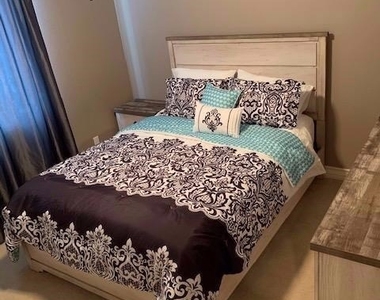 48219 Newport Bridge Pl Place - Photo Thumbnail 18