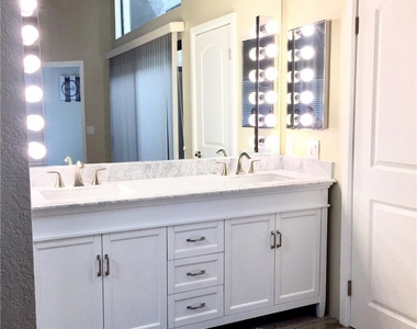 41120 Woodhaven Drive - Photo Thumbnail 8