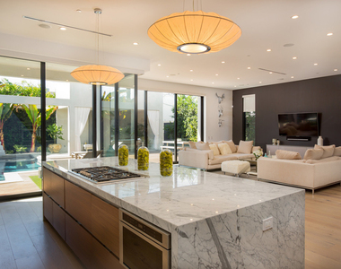307 S Sycamore Avenue - Photo Thumbnail 14