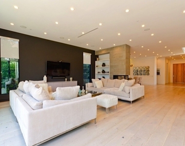307 S Sycamore Avenue - Photo Thumbnail 6