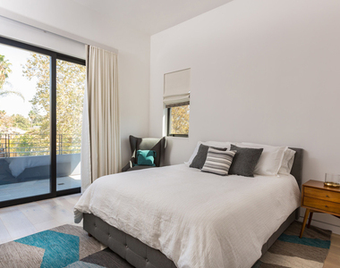 307 S Sycamore Avenue - Photo Thumbnail 21