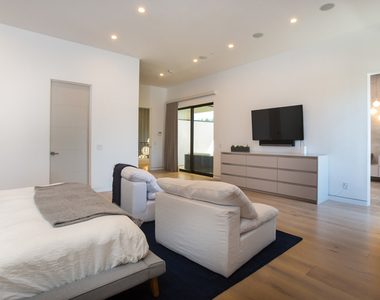 307 S Sycamore Avenue - Photo Thumbnail 17