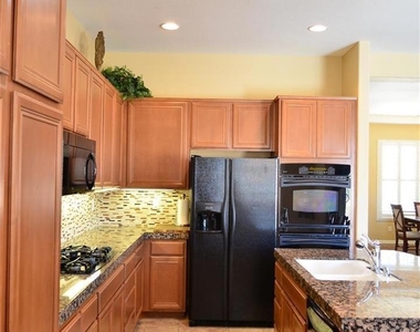 43424 Bordeaux Drive - Photo Thumbnail 7