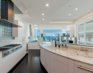 23754 Malibu Road - Photo Thumbnail 7