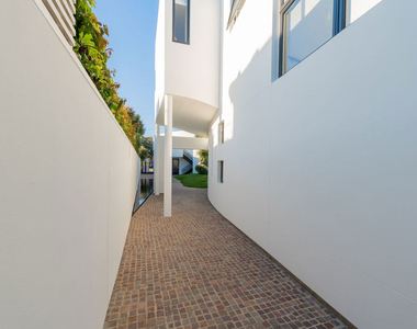 23754 Malibu Road - Photo Thumbnail 19