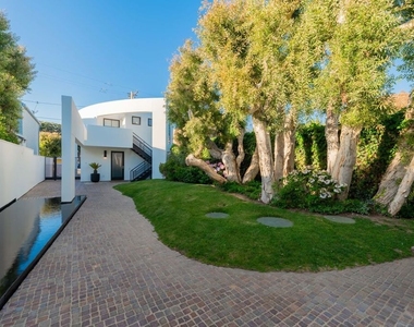 23754 Malibu Road - Photo Thumbnail 11