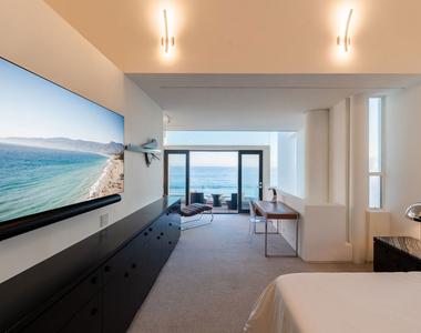 23754 Malibu Road - Photo Thumbnail 14