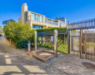 429 S Sierra Ave - Photo Thumbnail 18