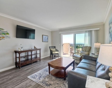 6677 Paseo Del Norte - Photo Thumbnail 4
