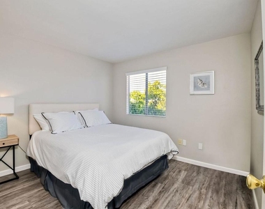 6677 Paseo Del Norte - Photo Thumbnail 13