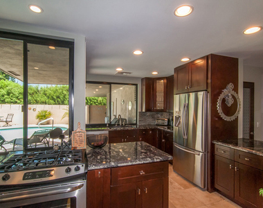12 Whittier Court - Photo Thumbnail 6