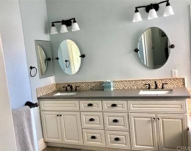459 Lexington Cr. - Photo Thumbnail 17