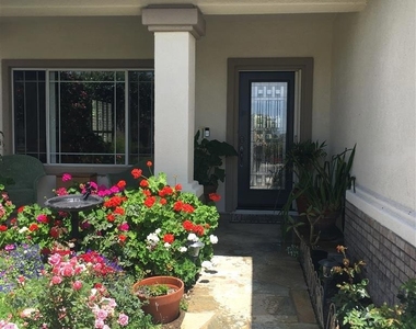 459 Lexington Cr. - Photo Thumbnail 2