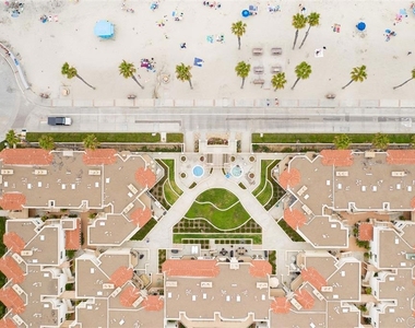 600 N The Strand - Photo Thumbnail 3