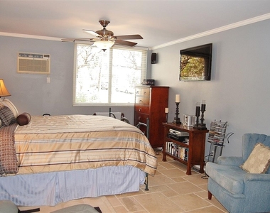 909 Coast Boulevard - Photo Thumbnail 10