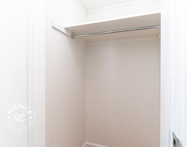 1497 Carroll St - Photo Thumbnail 5
