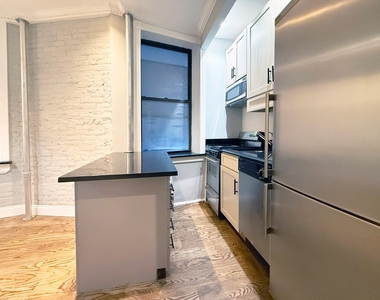 326 East 35th Street - Photo Thumbnail 1