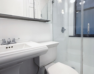 326 East 35th Street - Photo Thumbnail 5
