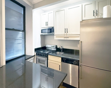 326 East 35th Street - Photo Thumbnail 6