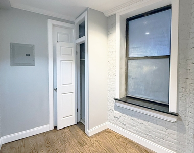 326 East 35th Street - Photo Thumbnail 4