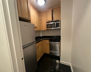 435 East 79th Street - Photo Thumbnail 3