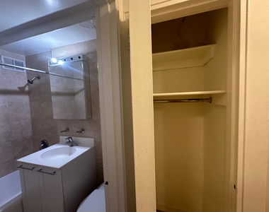 435 East 79th Street - Photo Thumbnail 5