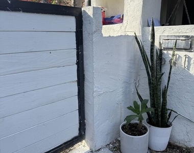 641 N Vista Street - Photo Thumbnail 26
