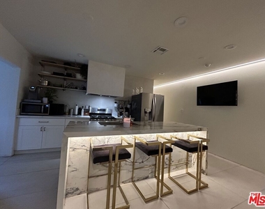 641 N Vista Street - Photo Thumbnail 13