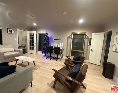 641 N Vista Street - Photo Thumbnail 1