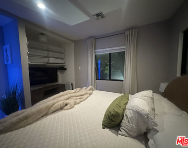 641 N Vista Street - Photo Thumbnail 21