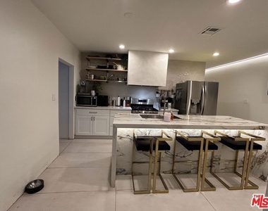 641 N Vista Street - Photo Thumbnail 5