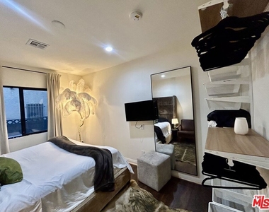 641 N Vista Street - Photo Thumbnail 11