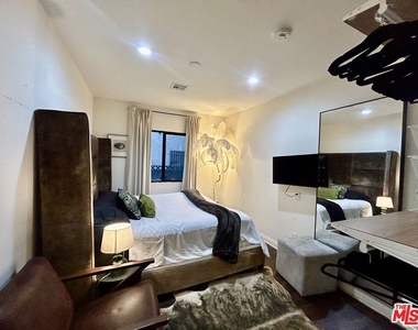 641 N Vista Street - Photo Thumbnail 12