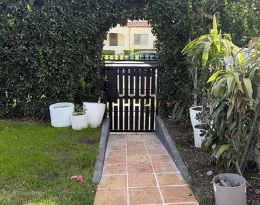 641 N Vista Street - Photo Thumbnail 27