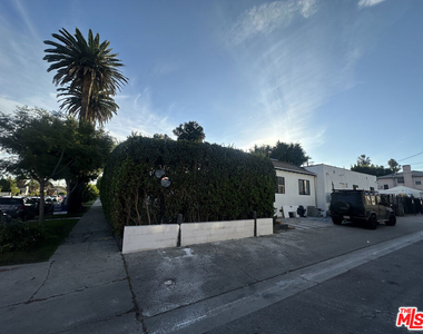 641 N Vista Street - Photo Thumbnail 22