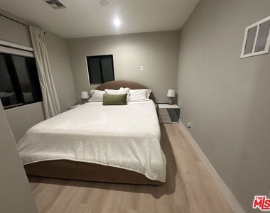 641 N Vista Street - Photo Thumbnail 17