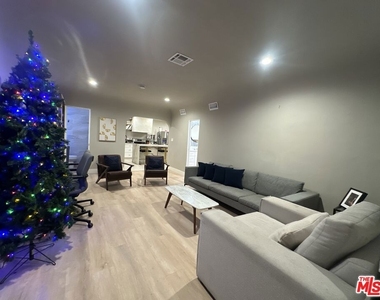 641 N Vista Street - Photo Thumbnail 19