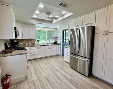246 Santa Barbara Circle - Photo Thumbnail 4