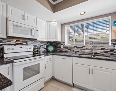 500 S Farrell Drive - Photo Thumbnail 15