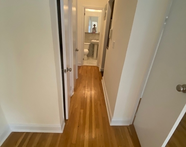 East 83rd Street - Photo Thumbnail 4